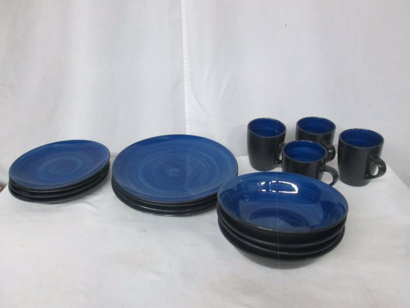 lot 32 image: McLeland Design 16-pc. Stoneware Dinnerware Set