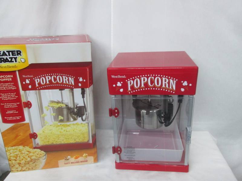 lot 39 image: West Bend 24 Cup Popcorn Machine