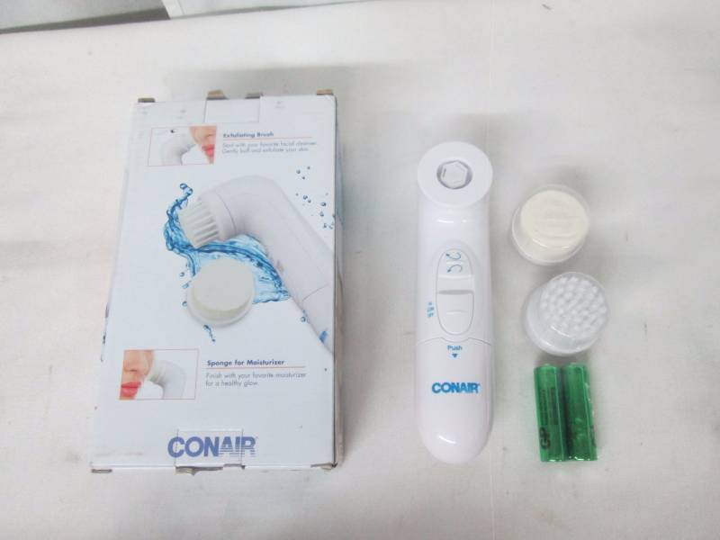 lot 29 image: Conair Power Facial Cleanser