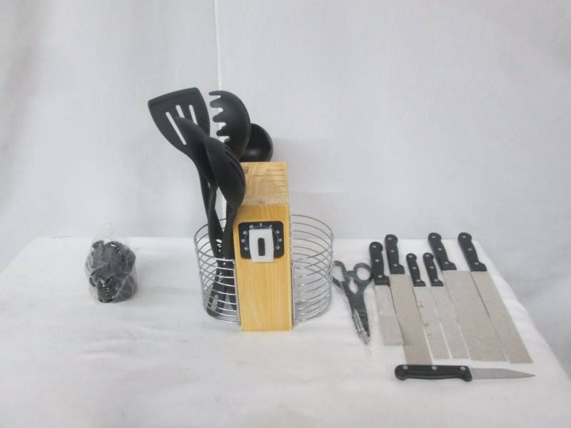 lot 26 image: 25-pc. Pro Cutlery and Gadget Set