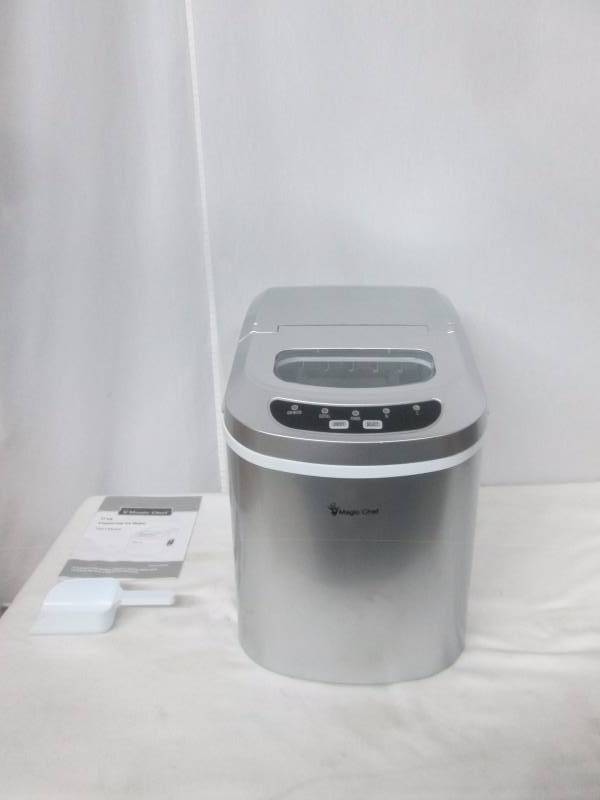 lot 10 image: Magic Chef Countertop Ice Maker