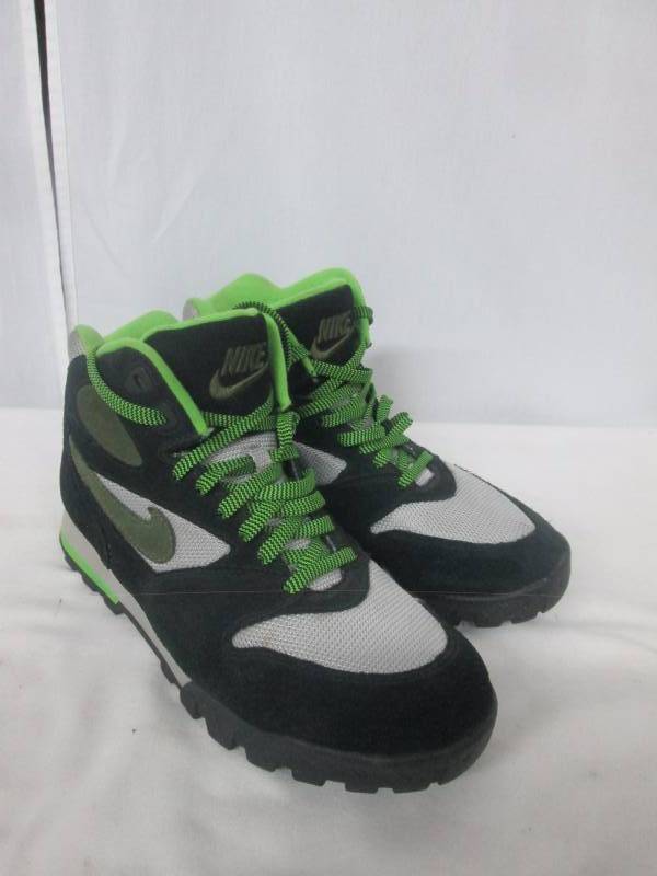 lot 73 image: Nike Boots