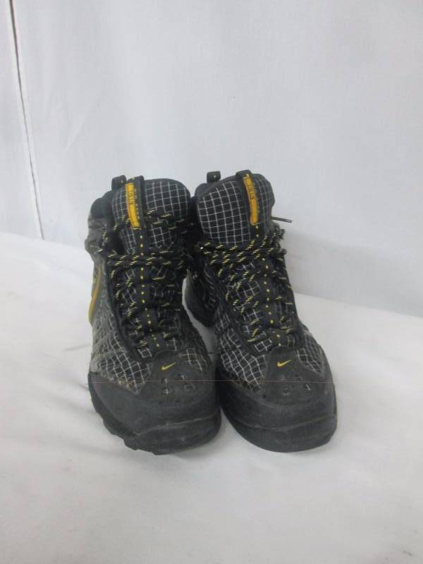 lot 74 image: Nike ACG Air None Boots