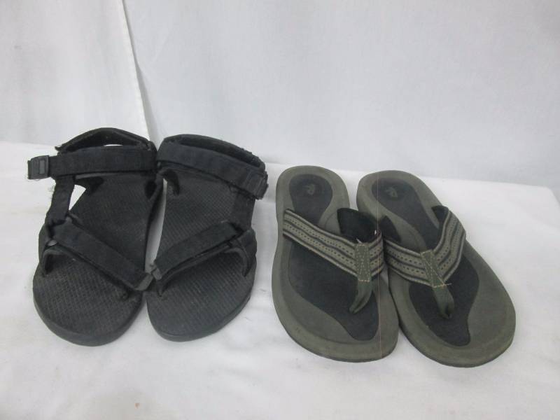 lot 77 image: 2 Pairs of Sandals
