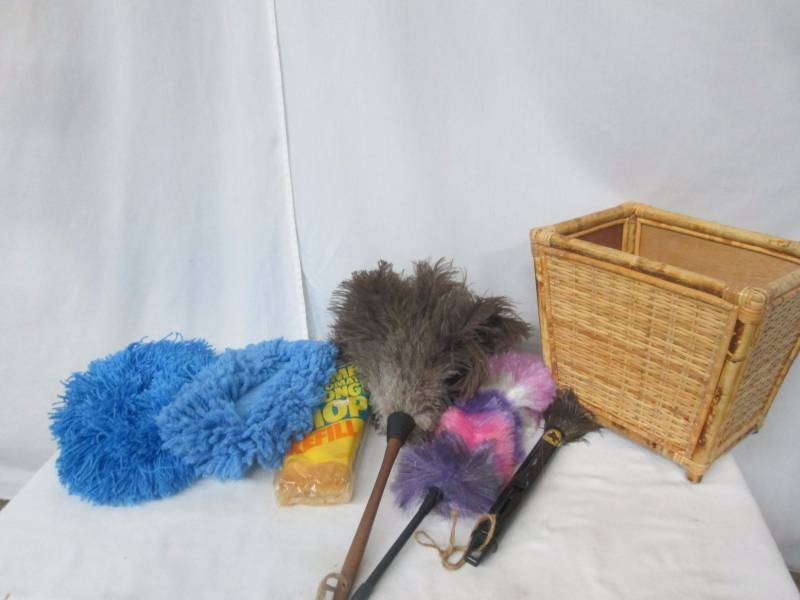 lot 80 image: Cleaning Items