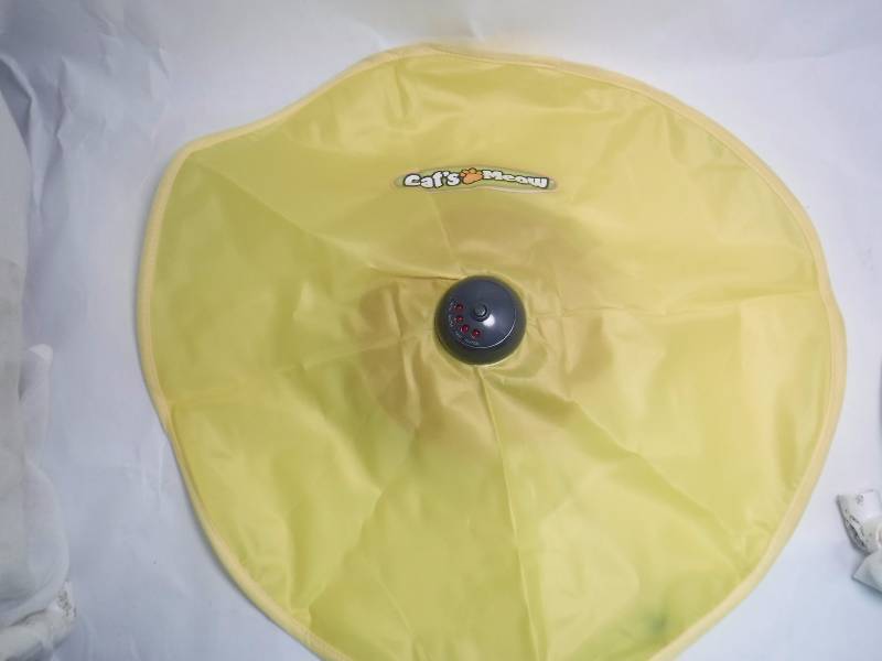 lot 1 image: Cats Meow Toy