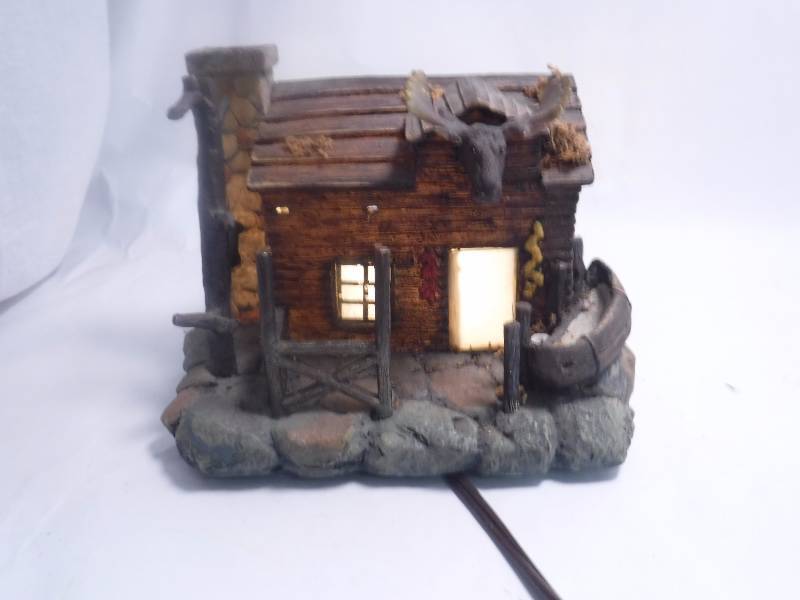 lot 22 image: Light-Up Log Cabin