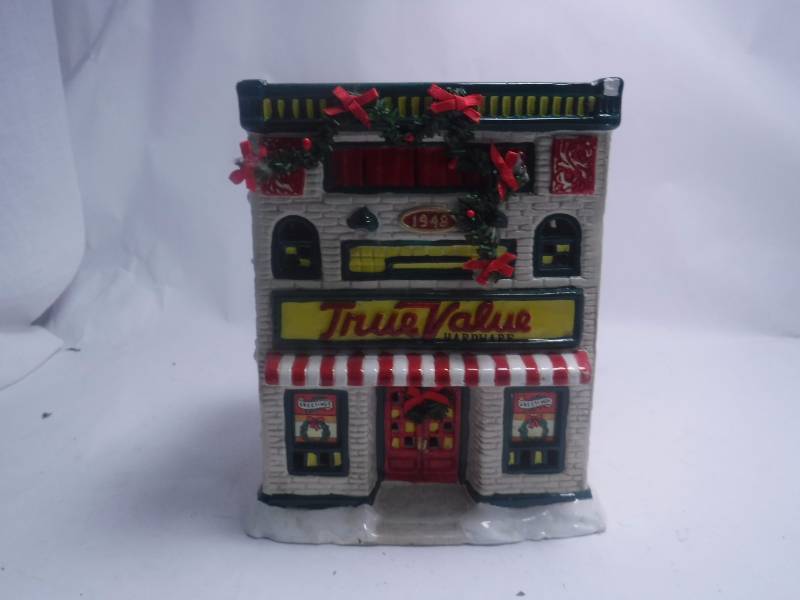 lot 34 image: Christmas Valley Collectible Ceramic Decoration