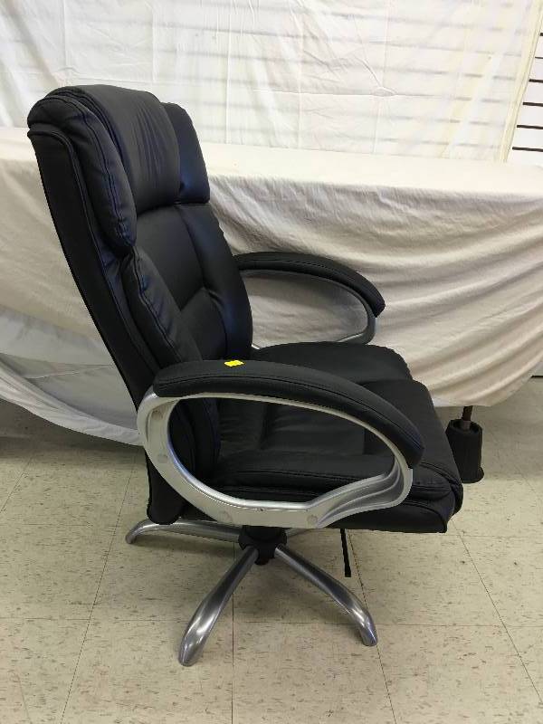 lot 14 image: Executive office chair