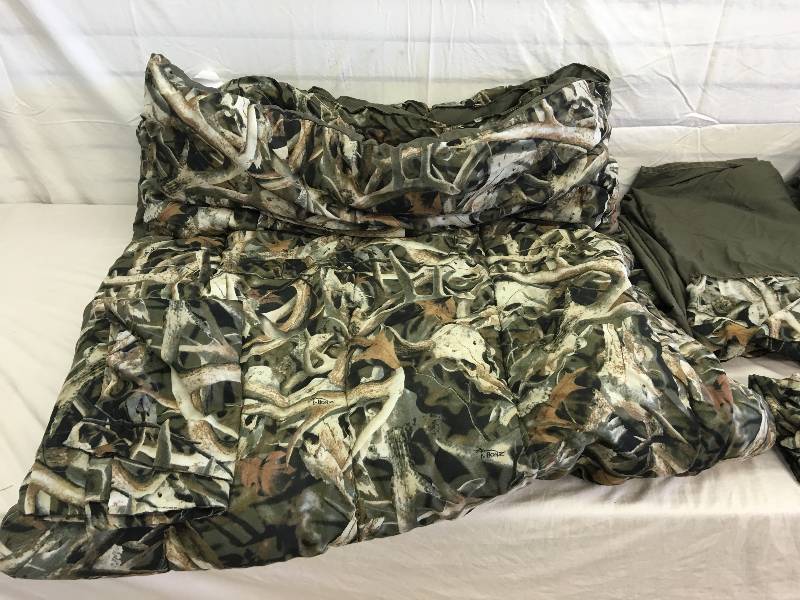 lot 24 image: bonz camo comforter size queen