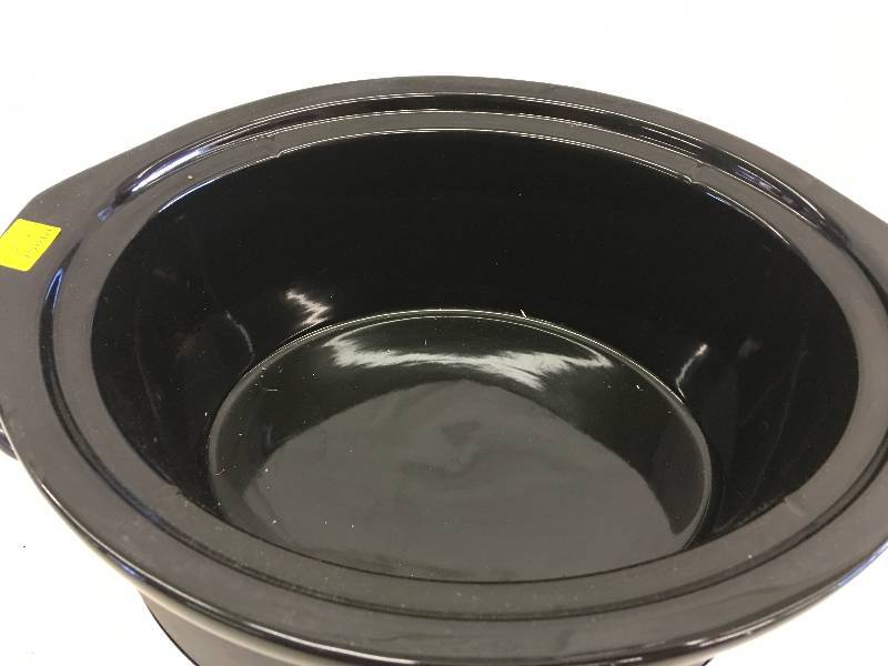 lot 25 image: crockpot