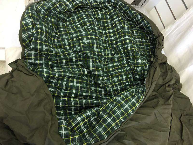 lot 34 image: Guide gear sleeping bag