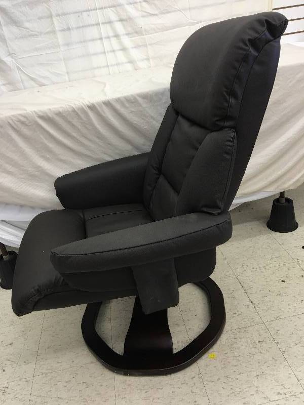 lot 42 image: castle creek reclining chair with ottoman