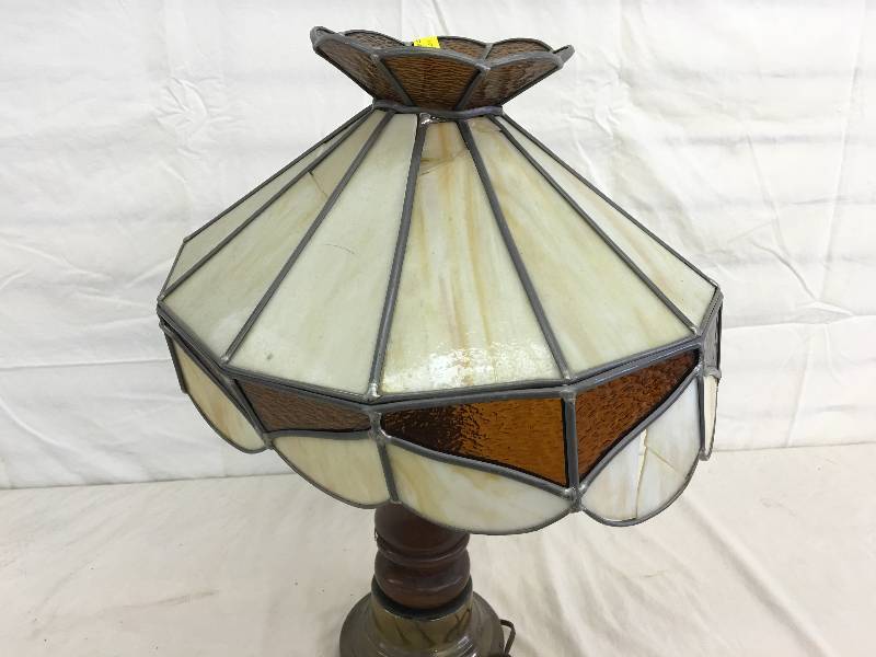 lot 60 image: lamp