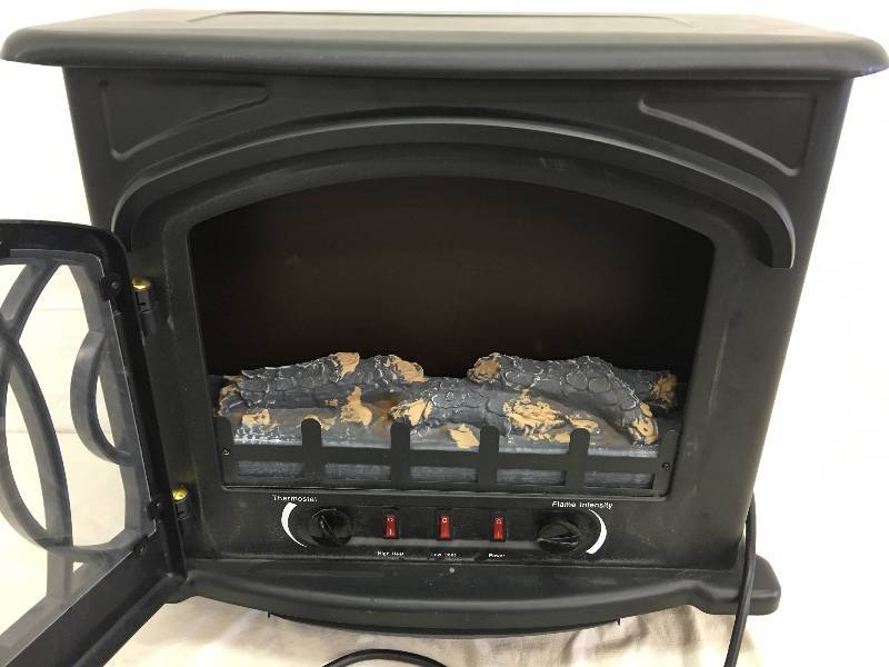 lot 67 image: infrared stove heater