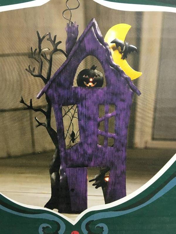 lot 72 image: lot of halloween decorations