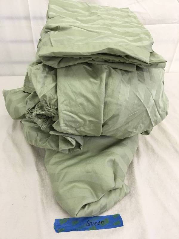 lot 81 image: Green queen sheets