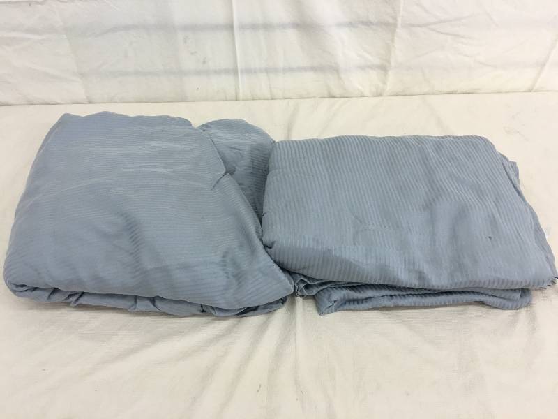lot 87 image: Blue cali-king sheet set