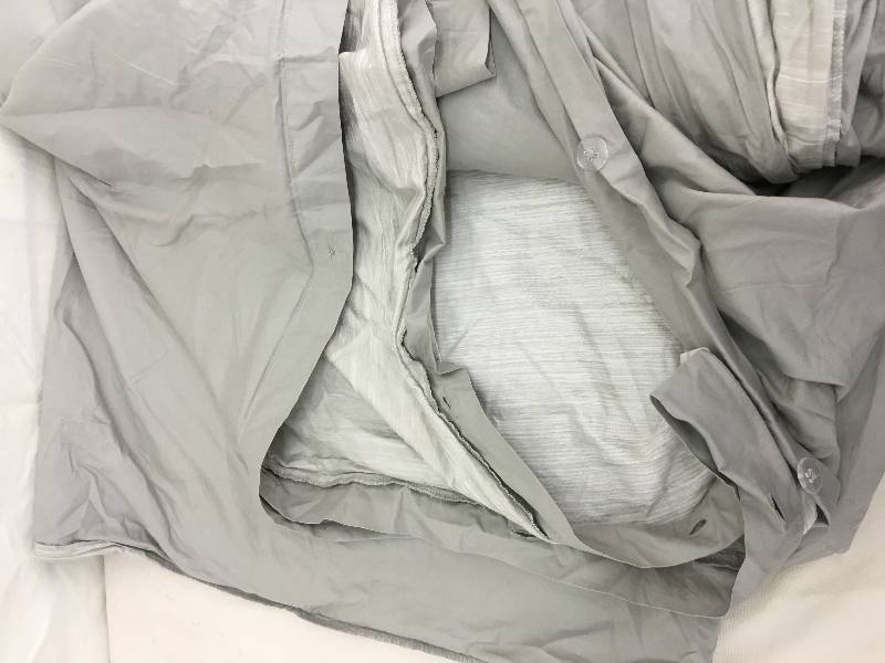 lot 100 image: gray cali king duvet