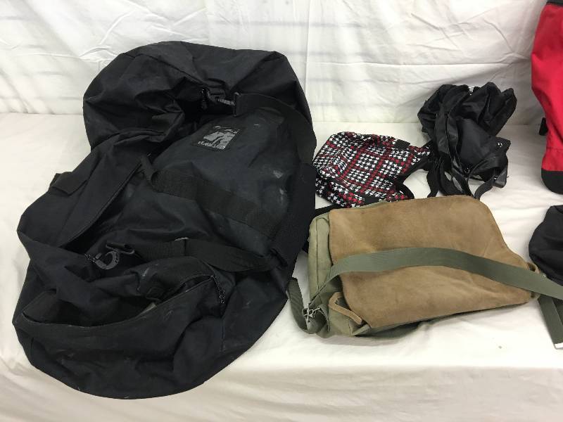 lot 103 image: 5 duffle bags