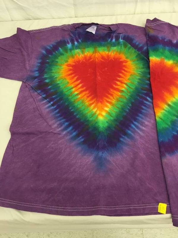 lot 134 image: 7 tye dye shirts size Large