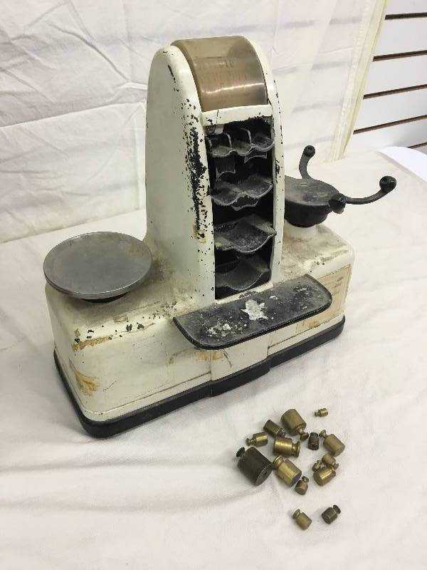 lot 162 image: 1975 scale with weights