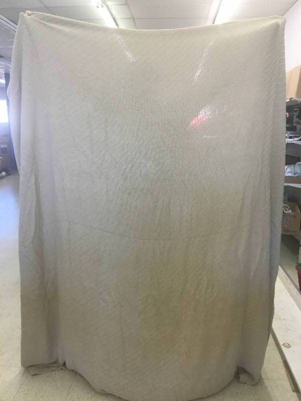 lot 185 image: Large tan blanket