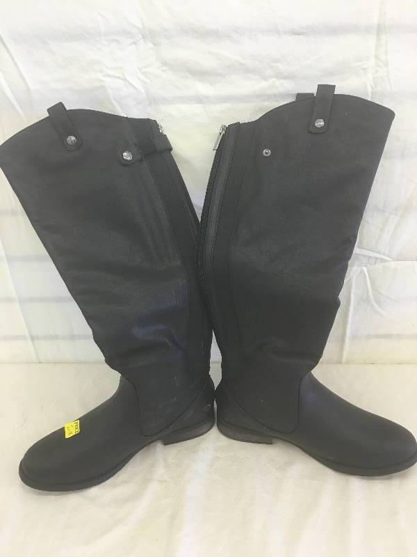 lot 208 image: Maurices boots size 8.5