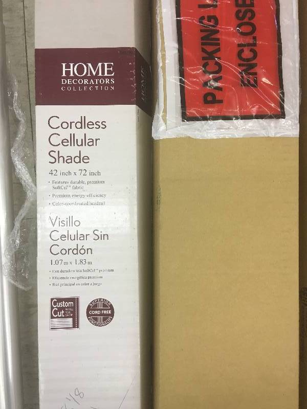 lot 210 image: assortment of curtains and blinds