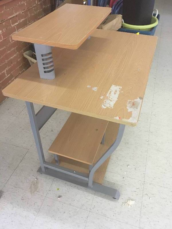 lot 212 image: Desk