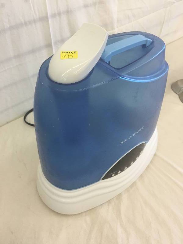 lot 247 image: air-o-swiss Humidifier