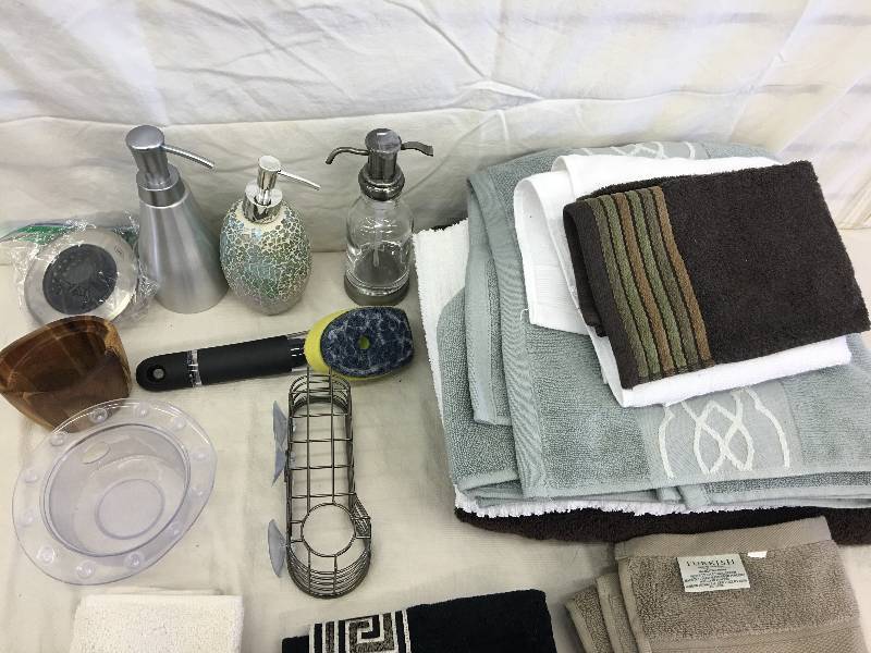 lot 283 image: bathroom items