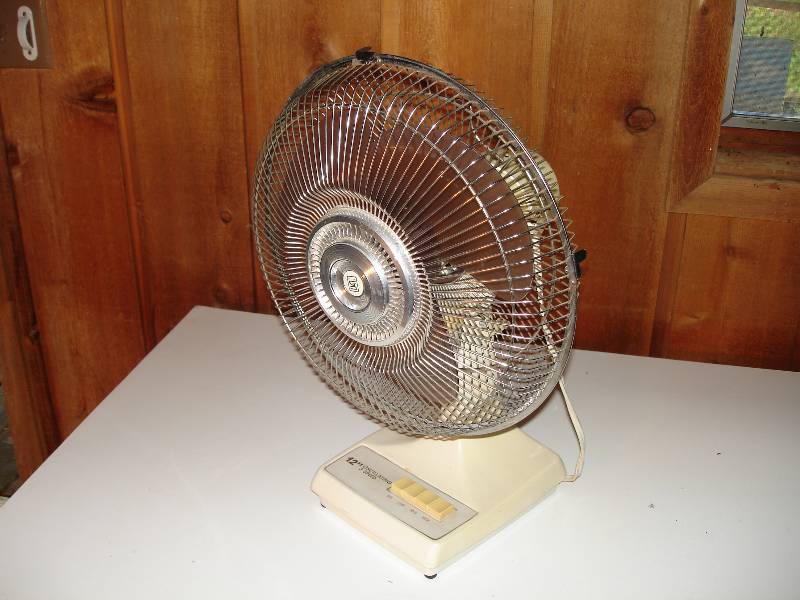 lot 531 image: table fan