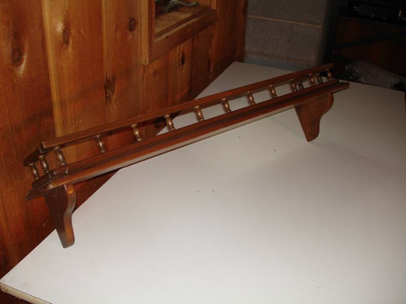 lot 532 image: wood shelf