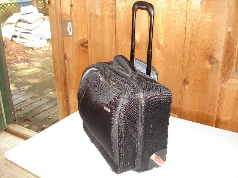 lot 534 image: travel briefcase
