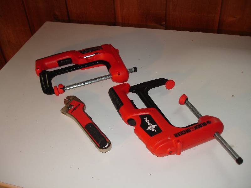 lot 536 image: black and decker battery operated clamps