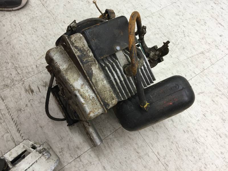 lot 105 image: 2 small engines and an airhose