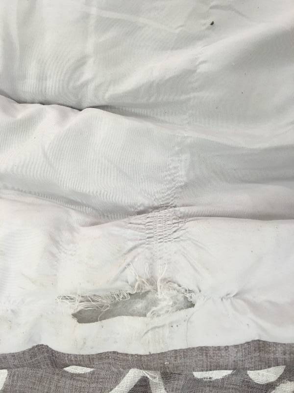 lot 503 image: king comforter with 2 pillow cases