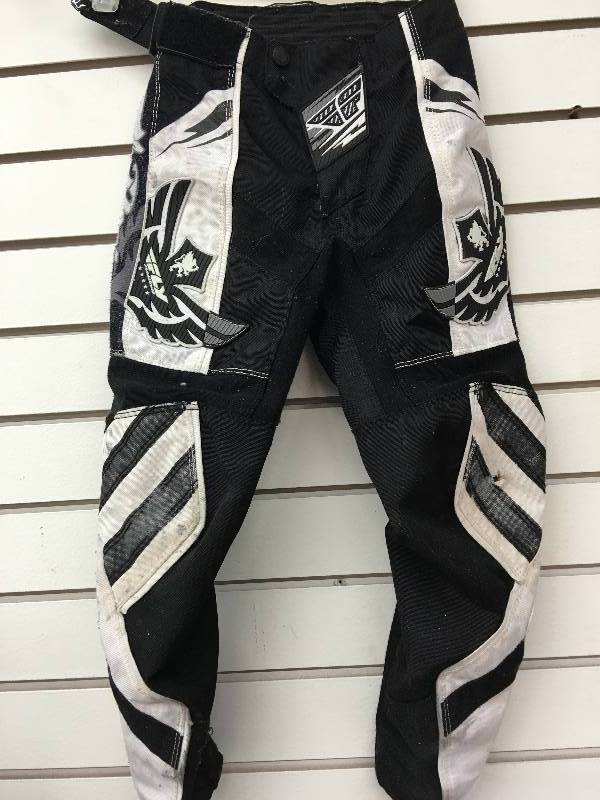 lot 510 image: youth medium riding gear