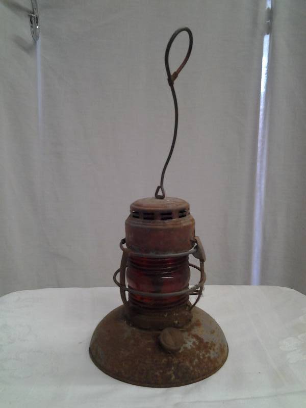 lot 3 image: Vintage Warsaw Red Lens Traffic Lantern