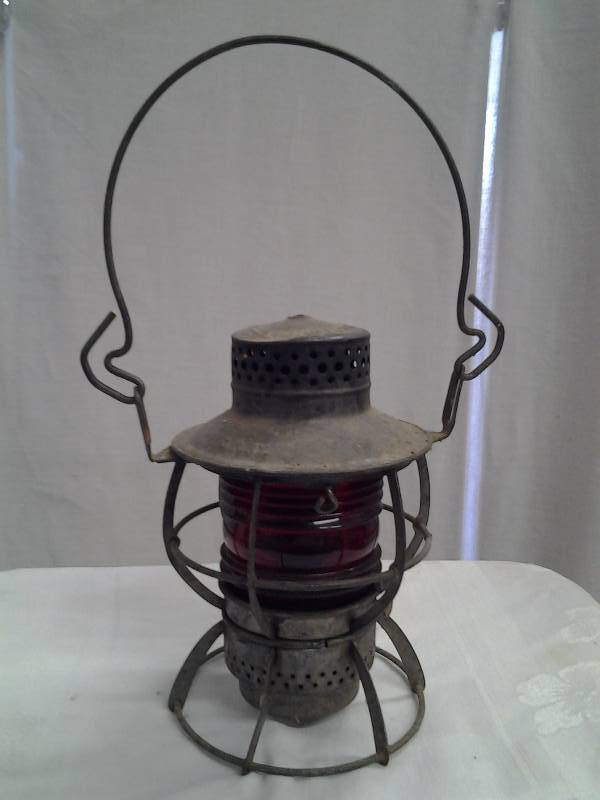 lot 4 image: Vintage Dressel Red Lens Lantern