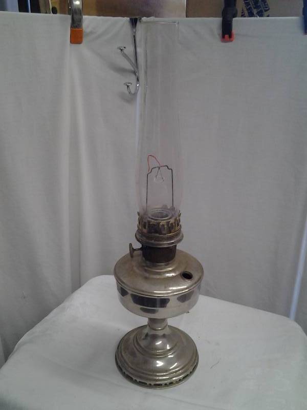 lot 14 image: Aladdin Model # 12 Oil Lantern