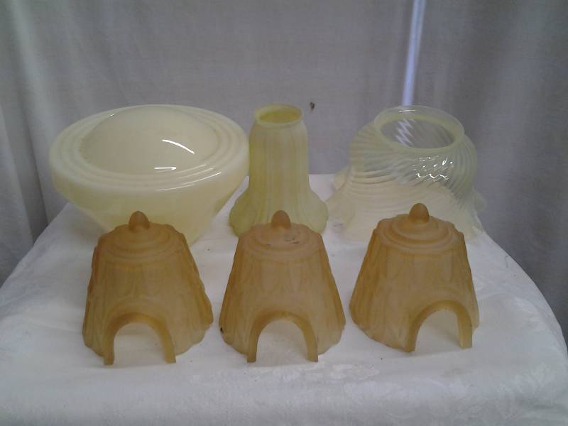 lot 35 image: Yellow & Misc Glass Shades