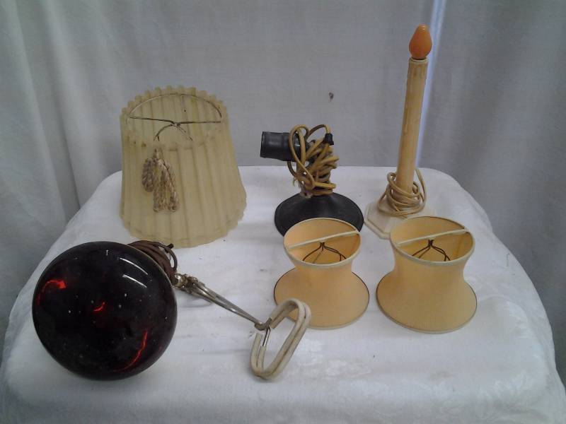 lot 37 image: Heat Lamp, Electric Candle, Light Fixture & 3-Shades