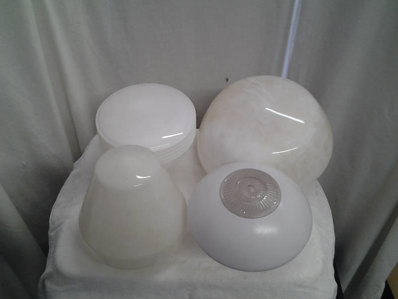 lot 39 image: 4-Milk Glass & Other Light Fixture Shades