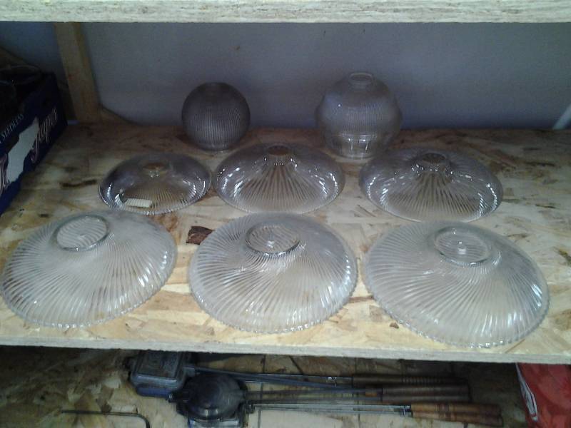 lot 48 image: 8-Glass Shades 6 Pleated, 2 Globes