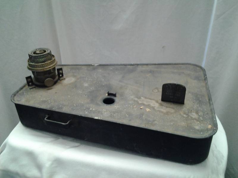 lot 66 image: Aladdin Model B Lantern With Supply Tank & Fuel Gauge