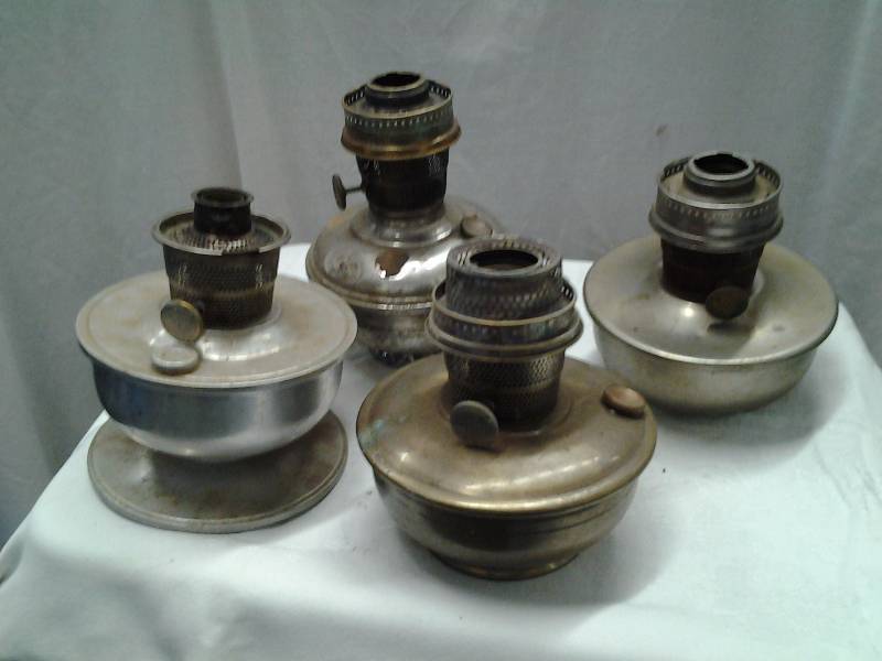 lot 67 image: 4-Aladdin B Oil Lamps