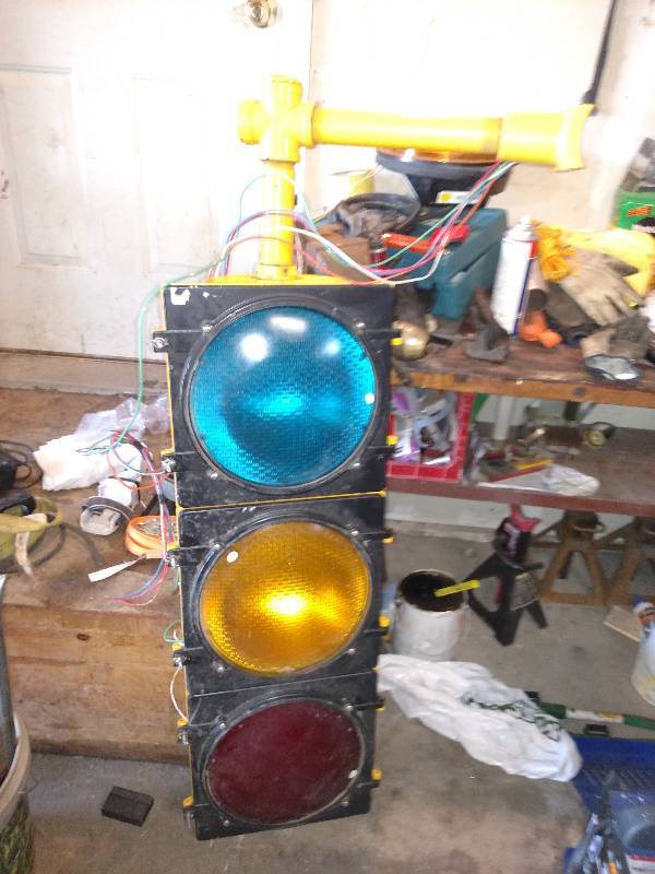Stop light, looks new