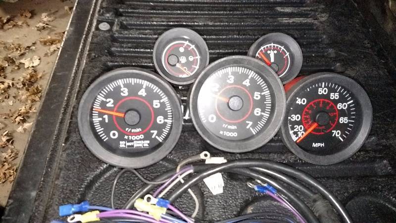 Lot of NEW guages. Spedo,tach,fuel, trim